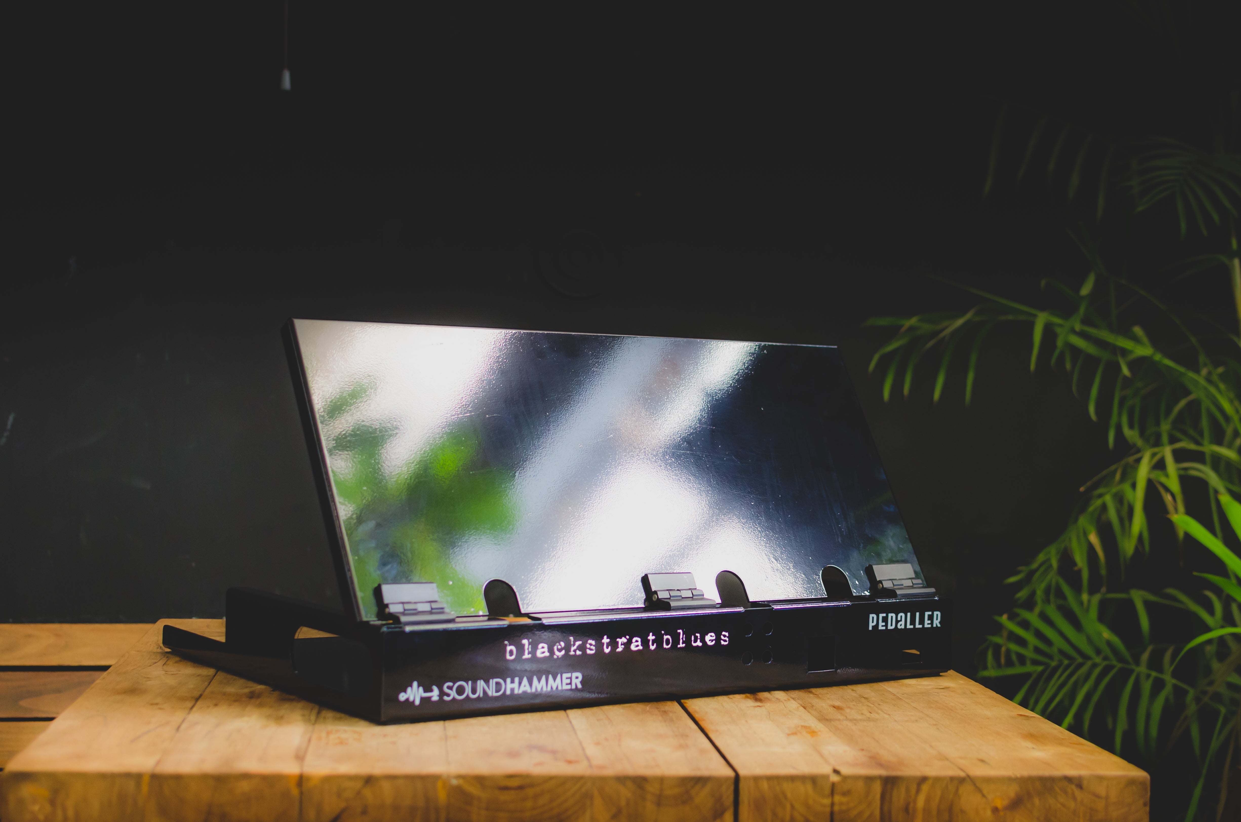 Why Guitarists Choose Custom Guitar Pedalboards (And Should you Too?)